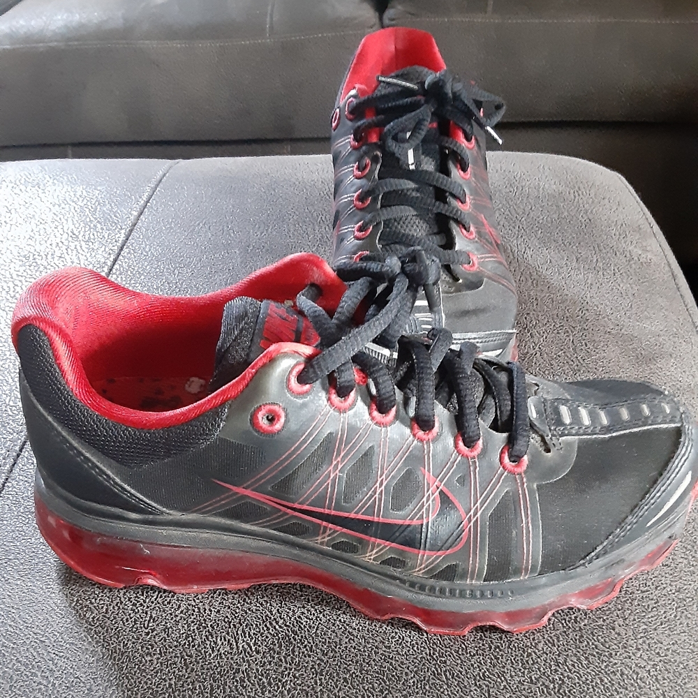 Nike - Picture 2 of 3